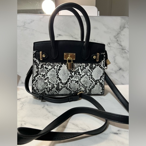 Snakeskin Handbag - Black and White - Picture 3 of 5